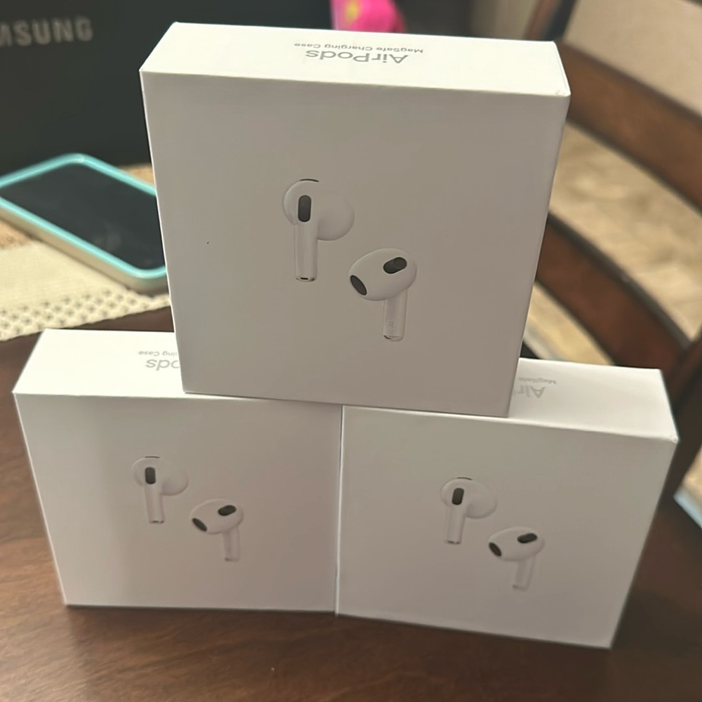 Apple AirPods 3rd Generation with MagSafe Charging Case